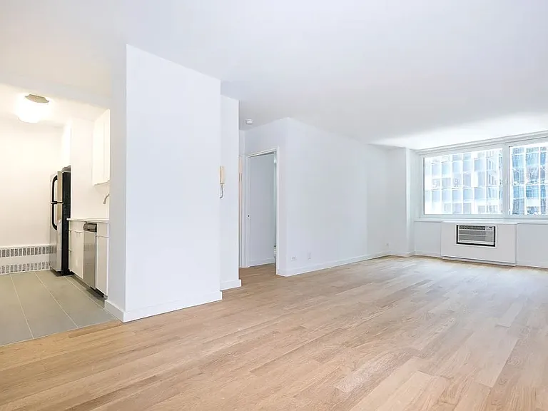 230 W 55th St #25G — Photo 1