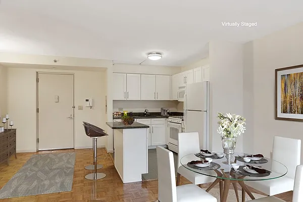 Rented by Red Apple Group | media 14