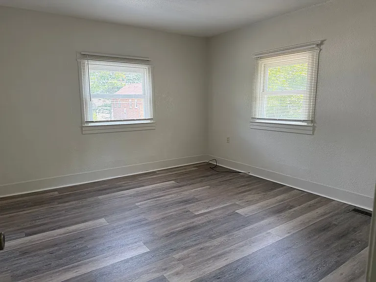 107 W Wilkins St — Photo 6