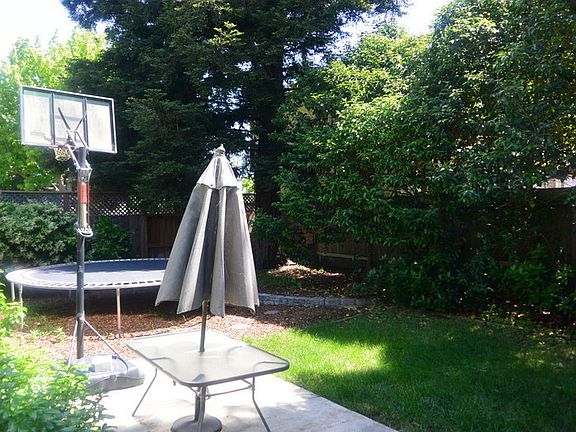 2nd image of 2108 Meadowview Dr