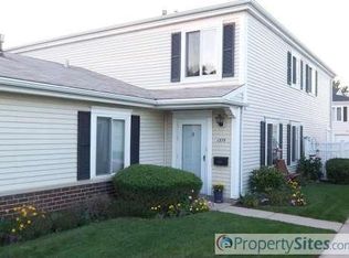 1379 Quaker Ln, Prospect Heights, IL 60070