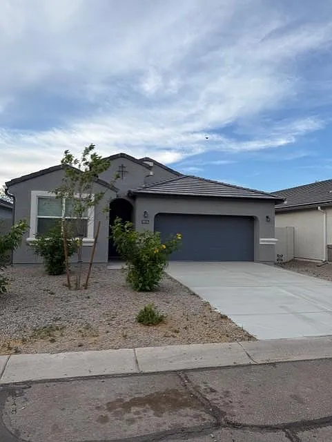 Building Photo - 9816 E Hay Loft Dr