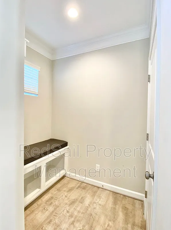 3 bed, 3.0 bath, 1800 sqft, $2,495 — Photo 3