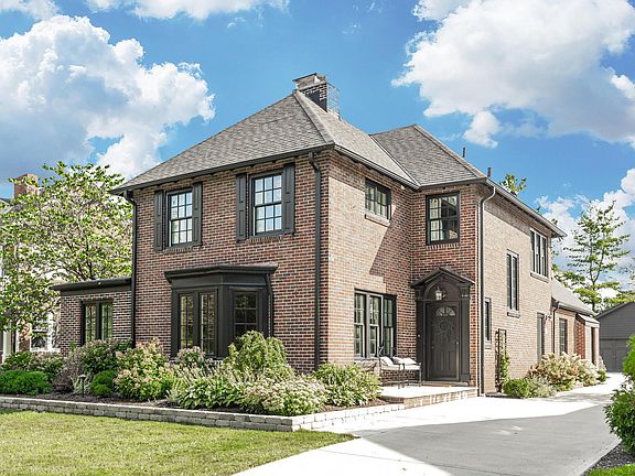 3rd image of 1684 Cambridge Blvd