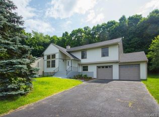 224 Melville Dr, New Windsor, NY 12553