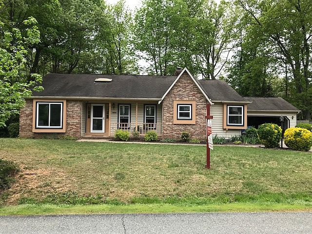 1st image of 3 Hammond Ln