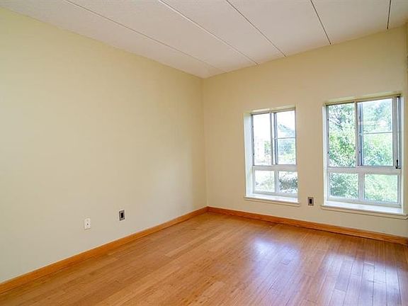 4th image of 160 Burkhall St Unit 203