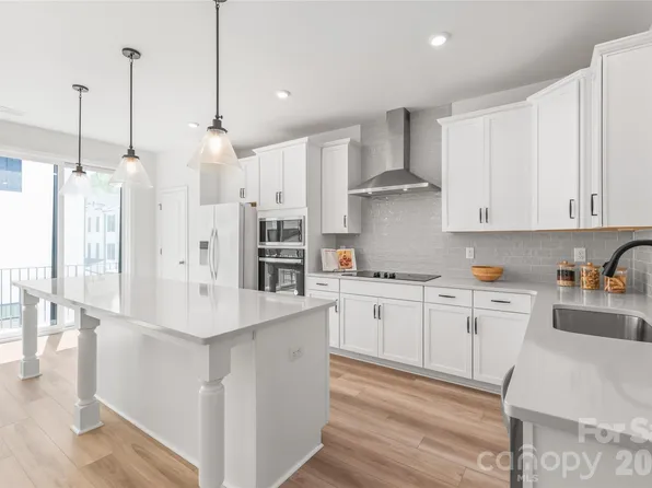 15309 Ballancroft Pkwy, Charlotte, NC 28277