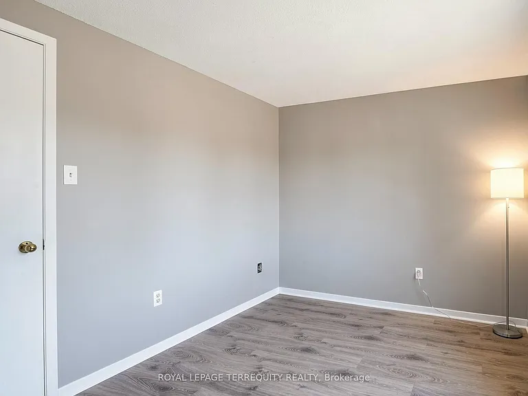 7 Yorkville Ct — Photo 38