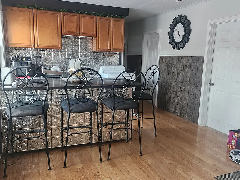 Eat In Kitchen