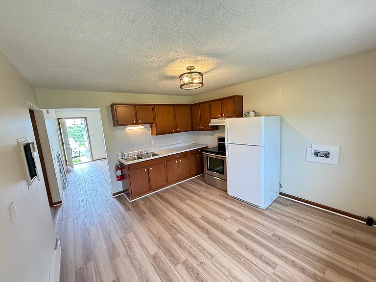 Plenty of space to cook. Washer and Dryer hookup