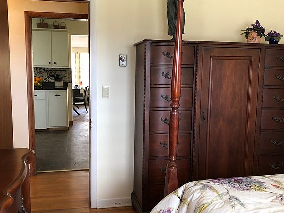 3rd image of 1305 Greenbriar Ave
