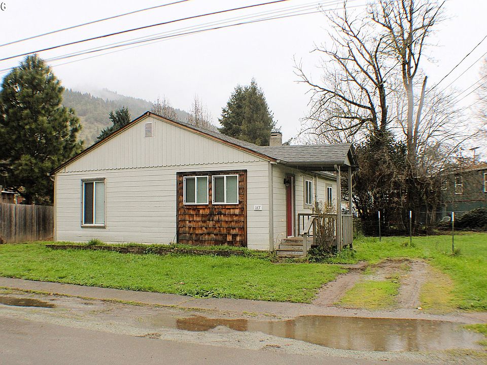 1st image of 165 NE Oak St