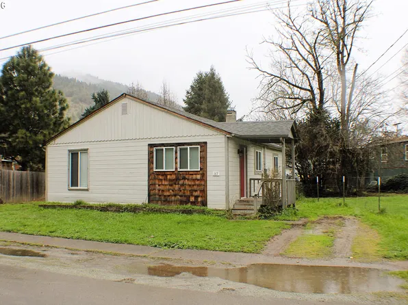 165 NE Oak St, Myrtle Creek, OR 97457