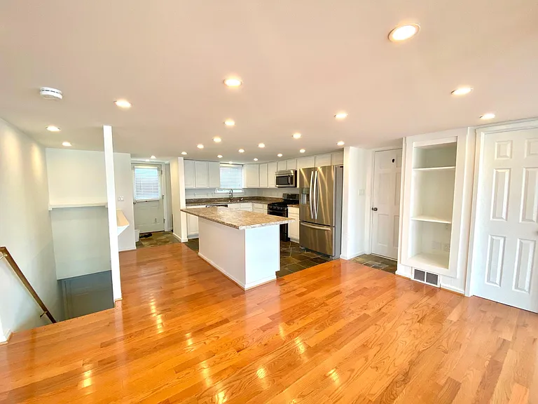 883 E Lakeshore Dr — Photo 6