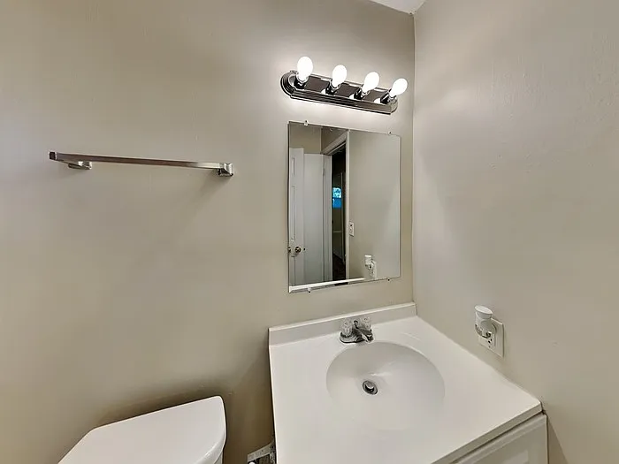 237 Blairmore Blvd W — Photo 17