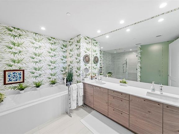 3rd image of 2103 BAYSHORE BOULEVARD #703