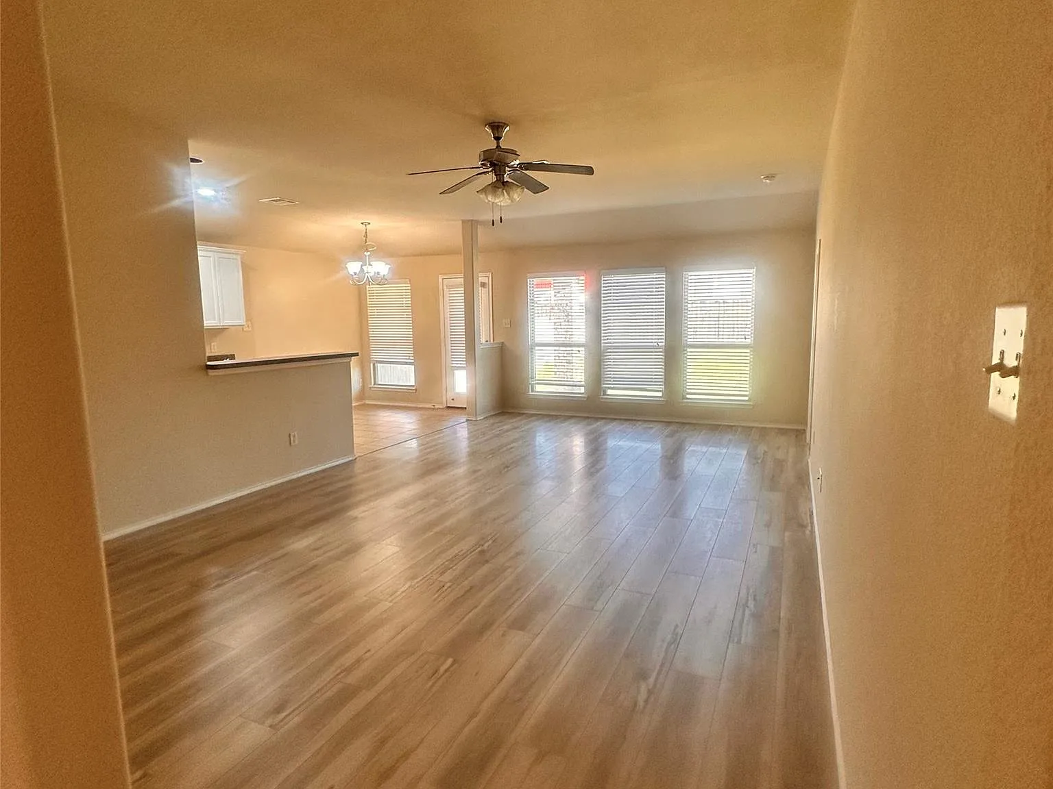 3 bed, 1402 sqft, $1,895 — Photo 2