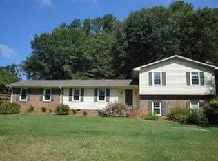 1235 Baypoint Dr, Seneca, SC 29672