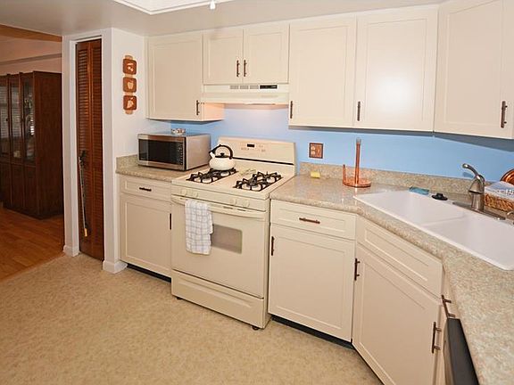 3rd image of 5400 Park St N APT 204