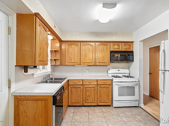 4th image of 4210 40th St SW