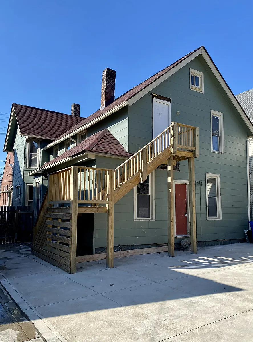 Building Photo - 3171 Scranton Rd #UP