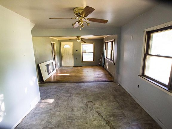5th image of 216 Sherwood St