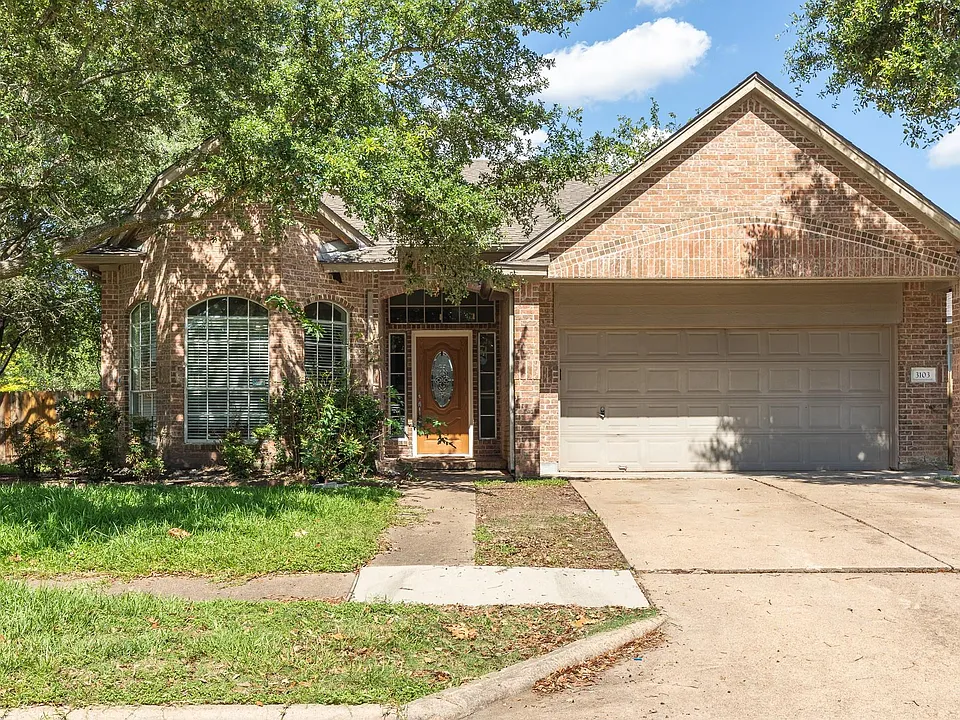 3103 Lauren Ln
