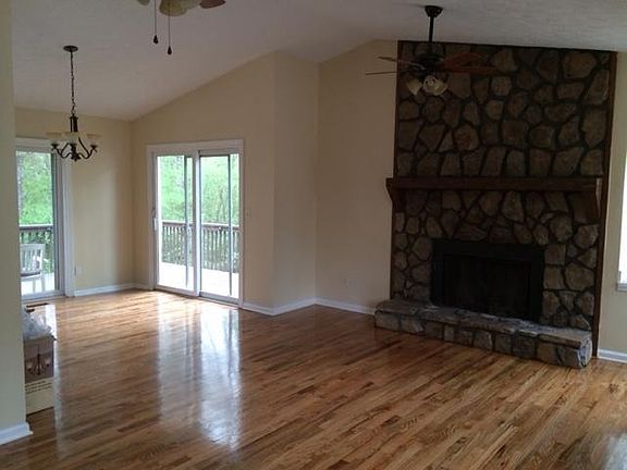 2nd image of 212 Kathryn Ln