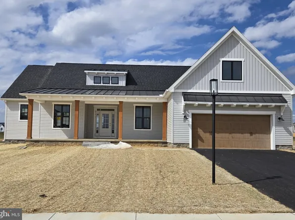 27 Red Stone Ln #70, Hanover, PA 17331