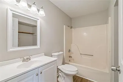 Chestnut Commons — Photo 10
