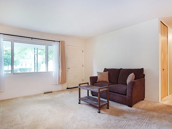 5th image of 4016 Manor Dr