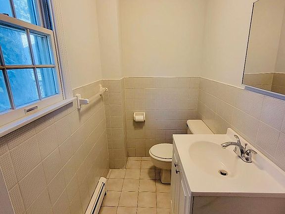 5th image of 19 Galesville Ct Floor 2