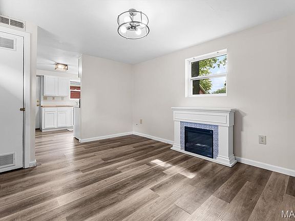 5th image of 320 W 3rd St