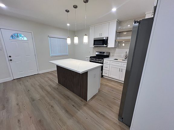 5th image of 1250 N Placentia Ave APT 3