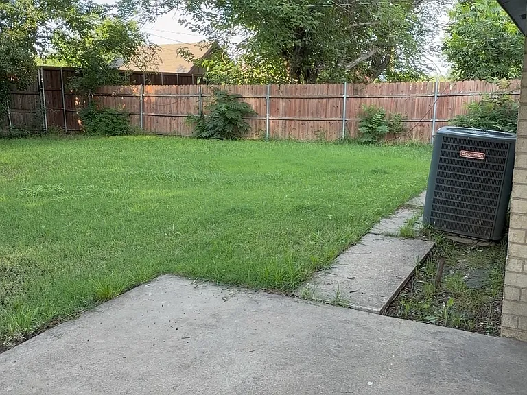 2509 Reever St — Photo 9