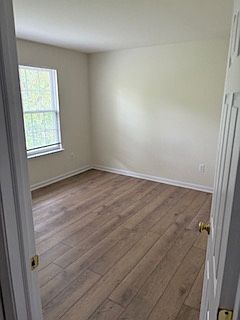 2nd image of 25 E Monument Ave