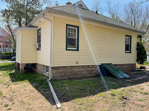 5th image of 235 Craig Ave