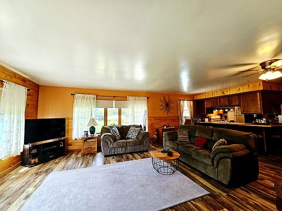 5th image of 17373 W Davis St