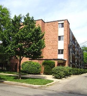 1st image of 6961 N Oakley Ave