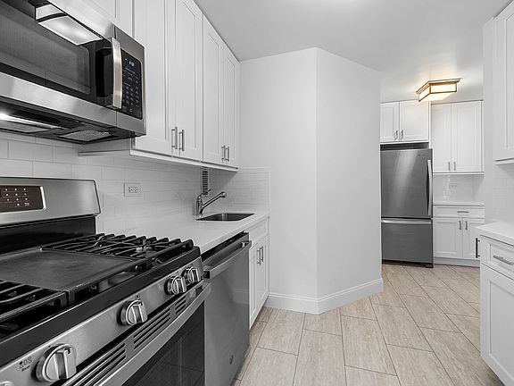 3rd image of 211 E 70th St APT 3C