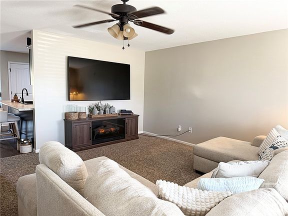 3rd image of 276 Barrister Circle