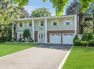 124 Plymouth Blvd, Smithtown, NY 11787