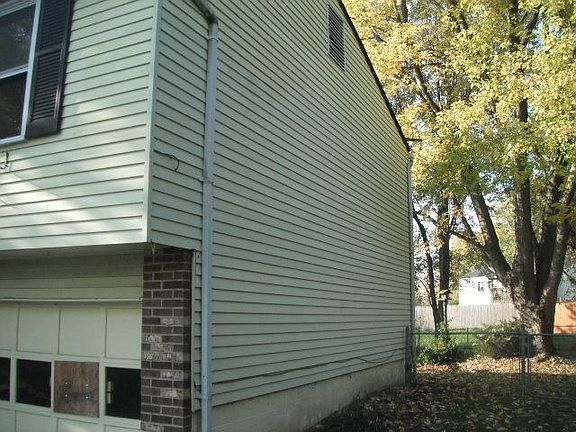 2nd image of 129 Wickham Farm Dr