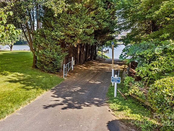 3rd image of 145 Summerbrook Ln