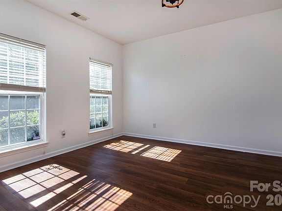 4th image of 1002 Canopy Dr