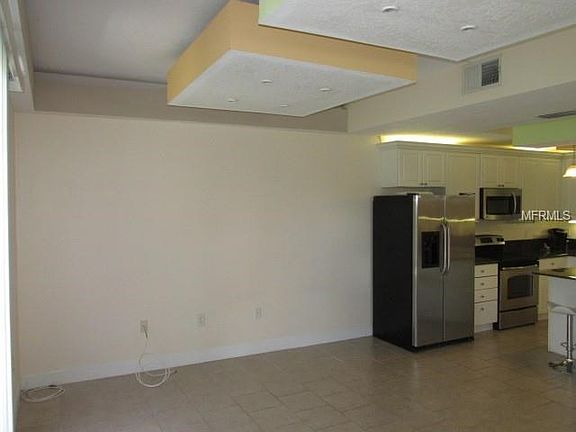 4th image of 1975 Grand Oak Dr