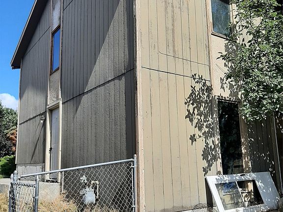3rd image of 105 Hearth Ct