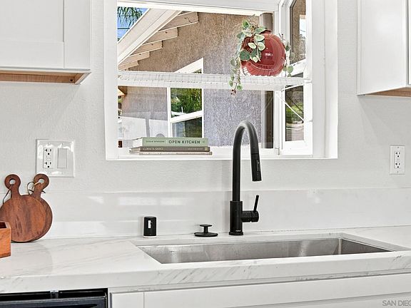 5th image of 7918 Linen Dr