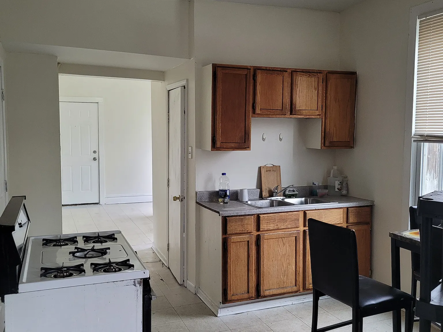 2 bed, 1000 sqft, $1,150 — Photo 4